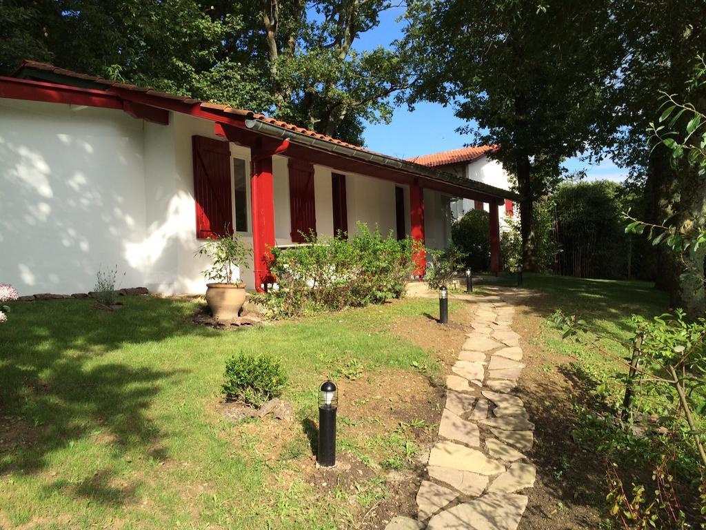 Guest House Maison Iratzean Ascain Bagian luar foto