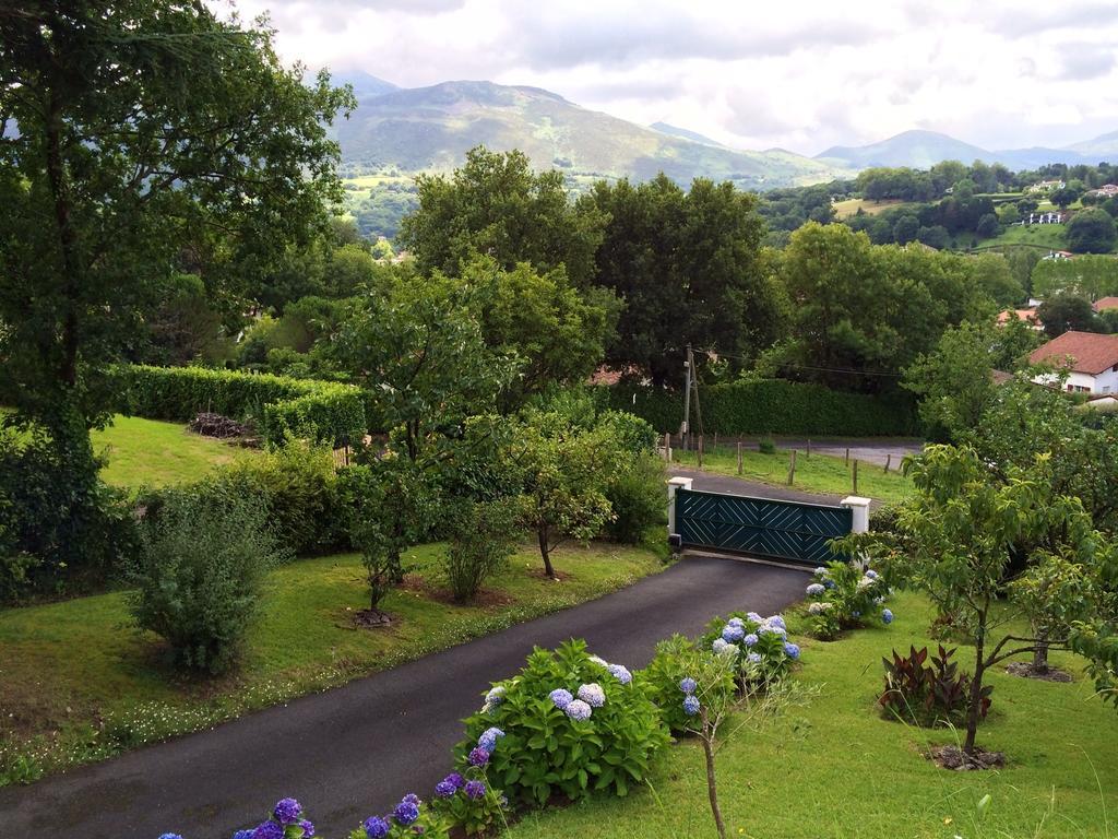 Guest House Maison Iratzean Ascain Ruang foto